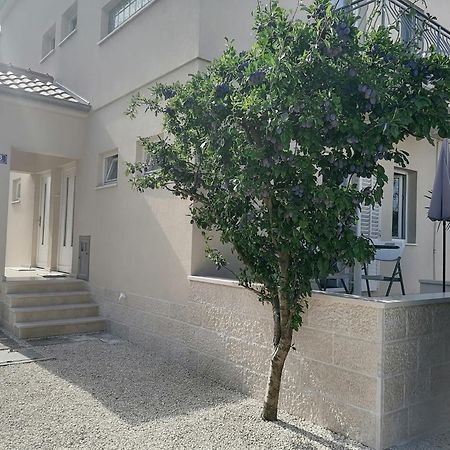 Apartmani Sruk Sukosan Exterior photo