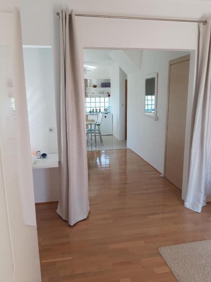 Apartmani Sruk Sukosan Exterior photo